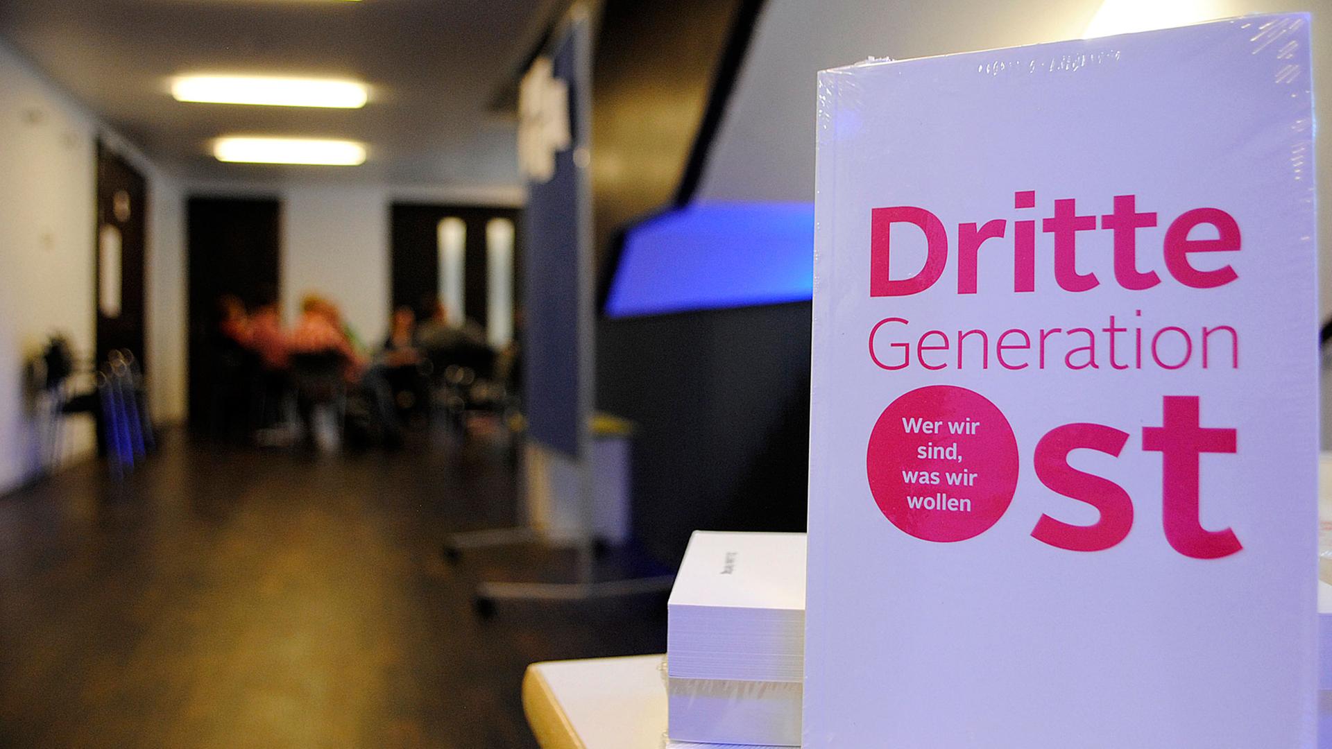 Das erste Buch der Dritten Generation Ost auf dem Generationstreffen 2012. Das erste Buch der Dritten Generation Ost auf dem Generationstreffen 2012.