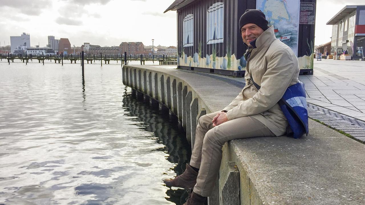 Architekt Niko Rickert am Yachthafen von Heiligenhafen