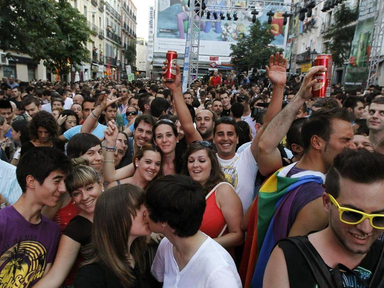 Lesben in Madrid dicke Dicke Lesben