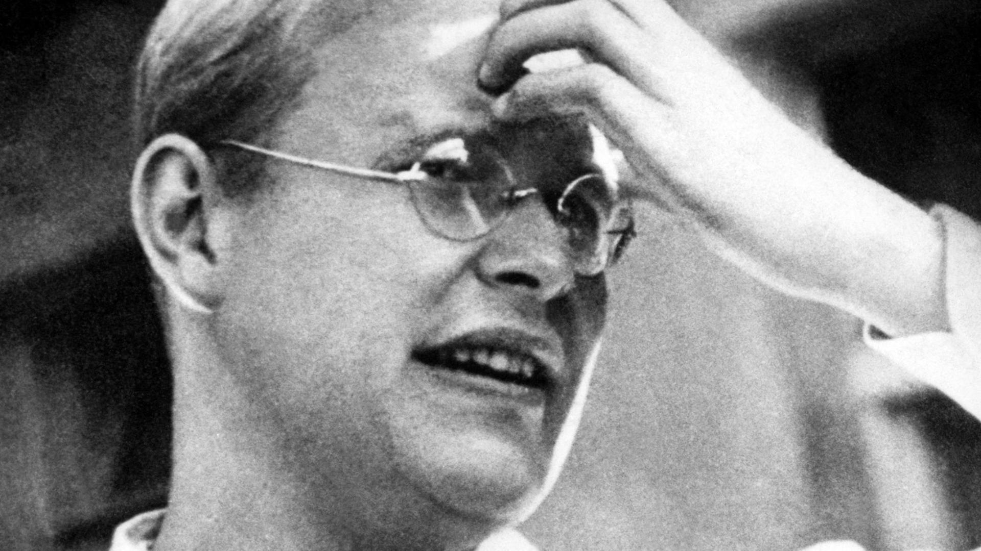 Der Theologe, NS-Widerstandskämpfer und Pazifist Dietrich Bonhoeffer (undatierte Aufnahme) Der Theologe, NS-Widerstandskämpfer und Pazifist Dietrich Bonhoeffer (undatierte Aufnahme)