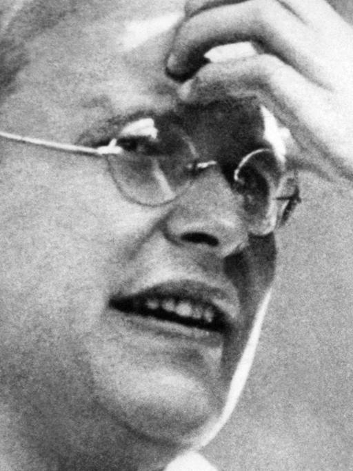 Der Theologe, NS-Widerstandskämpfer und Pazifist Dietrich Bonhoeffer (undatierte Aufnahme)