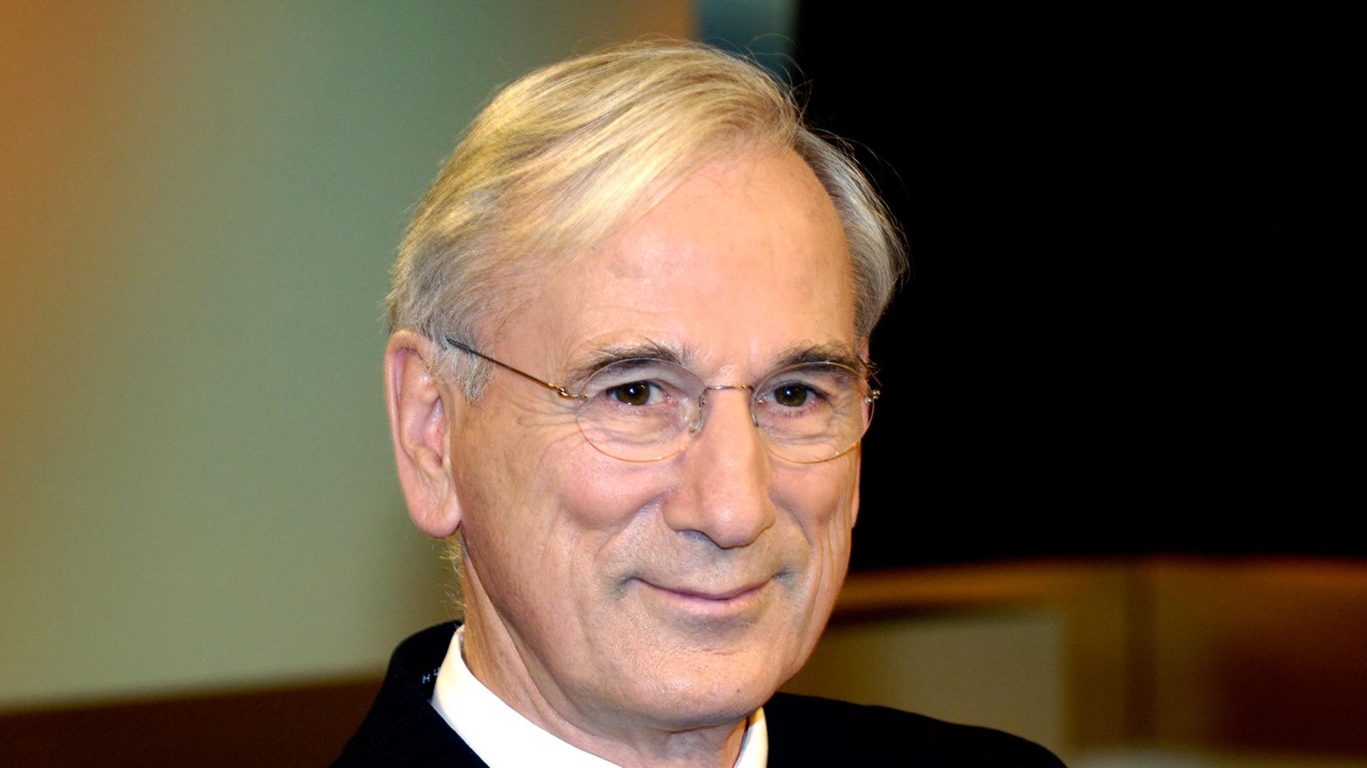 Jürgen Chrobog, ehemaliger Diplomat, aufgenommen während der ARD-Talksendung "Anne Will" in den Studios Berlin-Adlershof. Jürgen Chrobog, ehemaliger Diplomat, aufgenommen während der ARD-Talksendung "Anne Will" in den Studios Berlin-Adlershof.