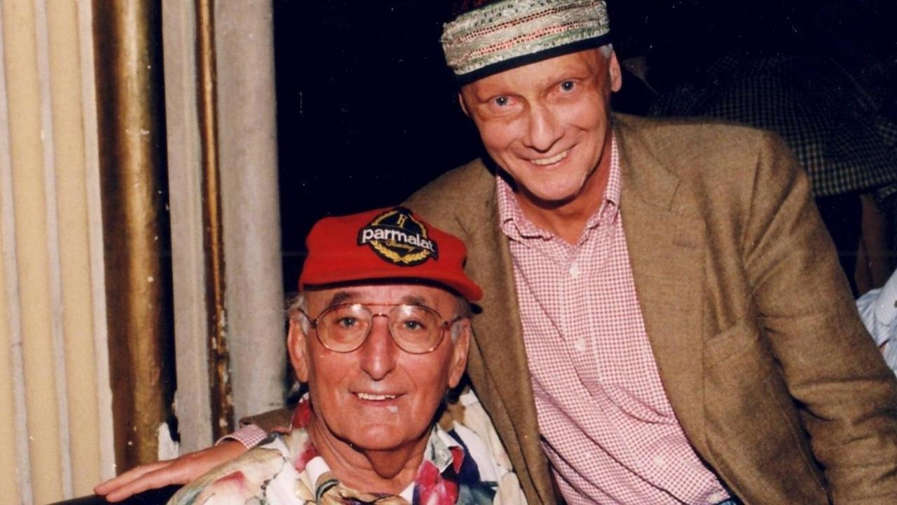 Der Pianist Friedrich Gulda (l.) mit dem Rennfahrer, Piloten und Unternehmer Niki Lauda 1997 in den Wiener Sofiensälen. Der Pianist Friedrich Gulda (l.) mit dem Rennfahrer, Piloten und Unternehmer Niki Lauda 1997 in den Wiener Sofiensälen.