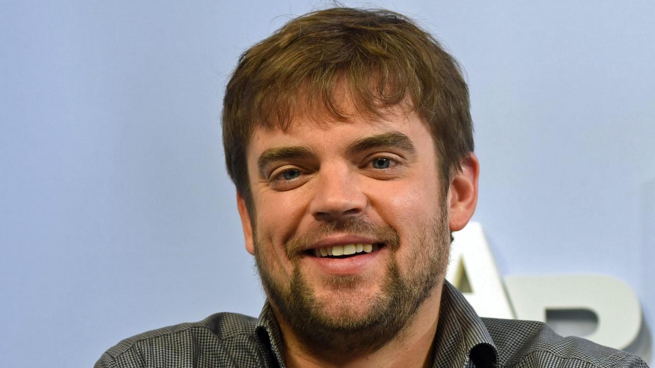 Der Schriftsteller Matthias Nawrat sitzt auf dem Blauen Sofa der Frankfurter Buchmesse 2015. (undatiert) Der Schriftsteller Matthias Nawrat sitzt auf dem Blauen Sofa der Frankfurter Buchmesse 2015. (undatiert)