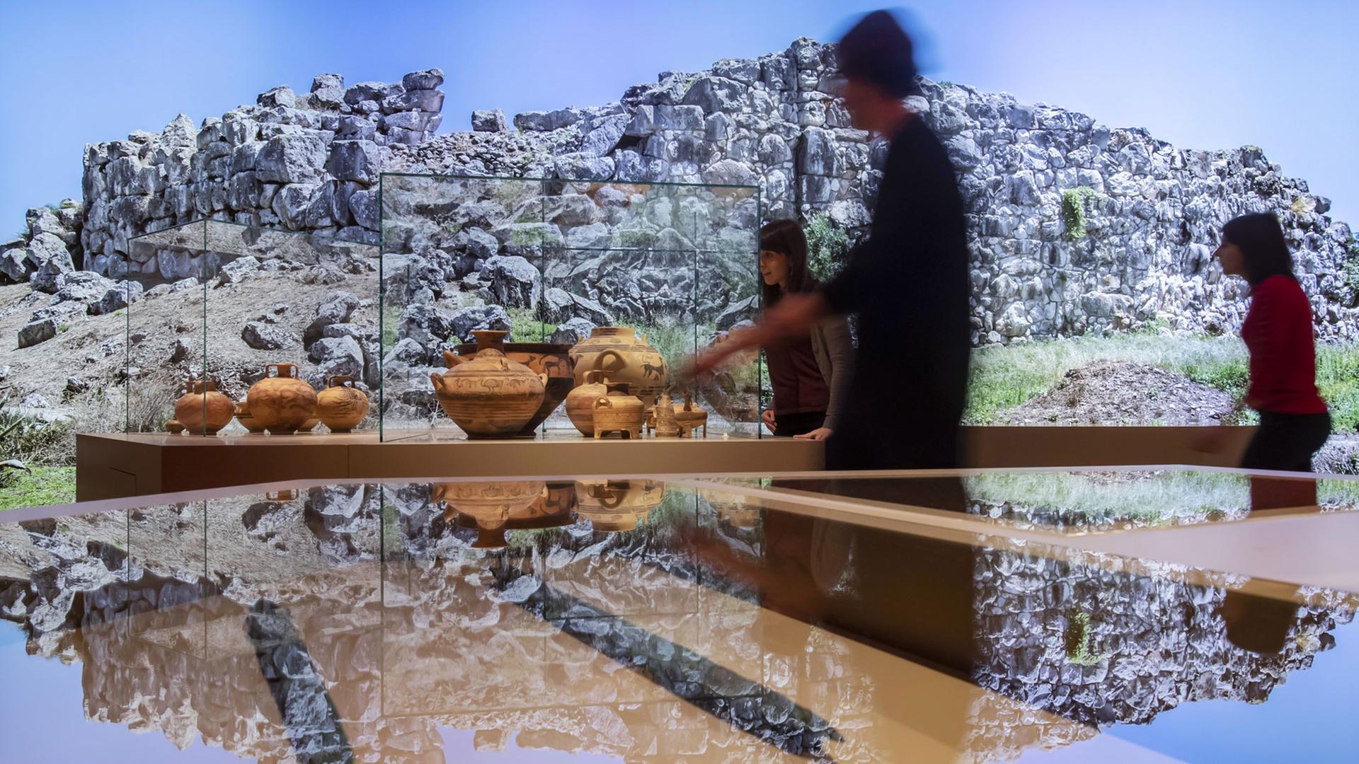 In der Mykene-Ausstellung in Karlsruhe - Fundstücke, die die erste europäische Hochkultur beschreiben. In der Mykene-Ausstellung in Karlsruhe - Fundstücke, die die erste europäische Hochkultur beschreiben.