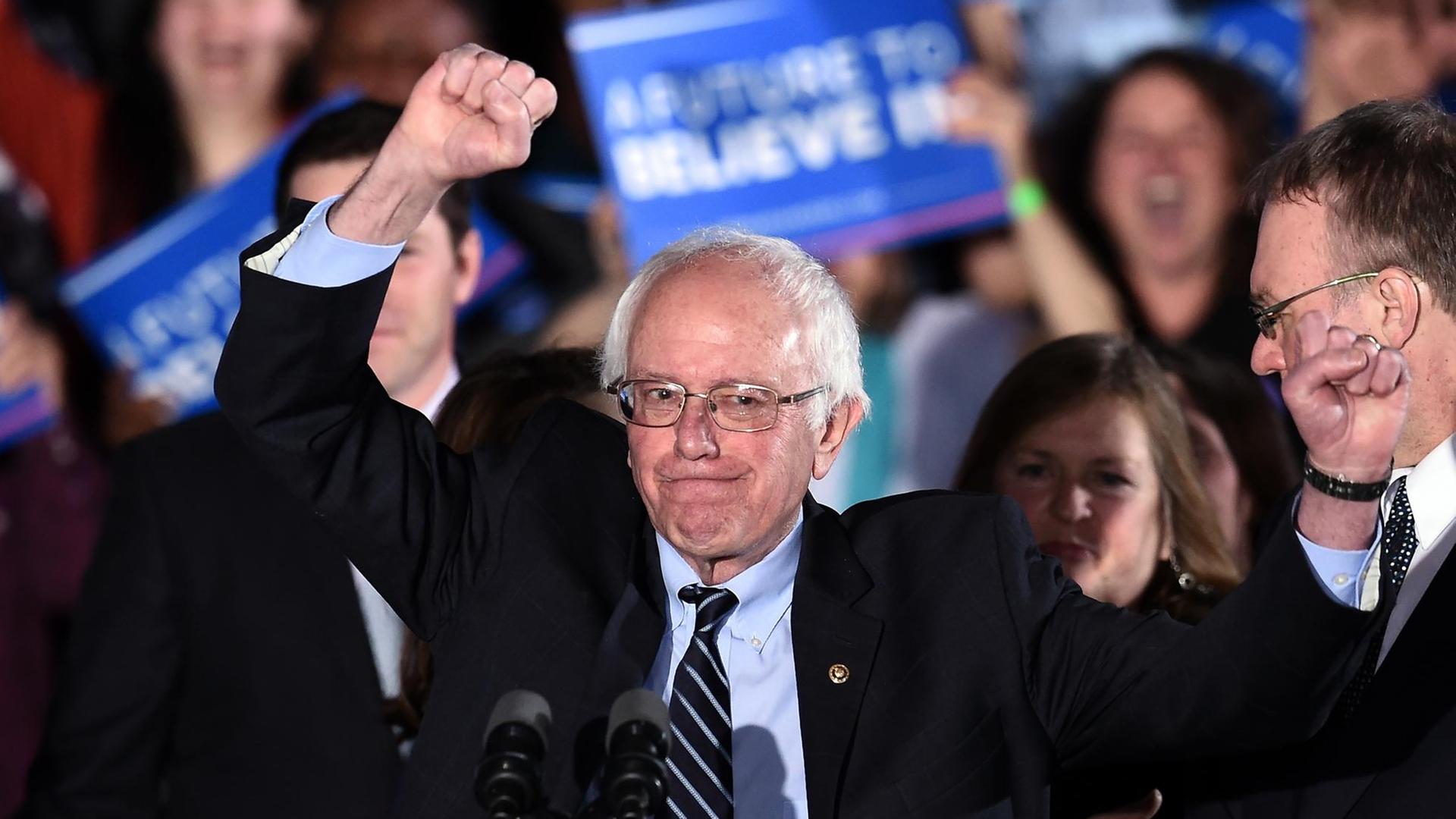 Bernie Sanders nach seinem Sieg bei der Vorwahl in New Hampshire Bernie Sanders nach seinem Sieg bei der Vorwahl in New Hampshire