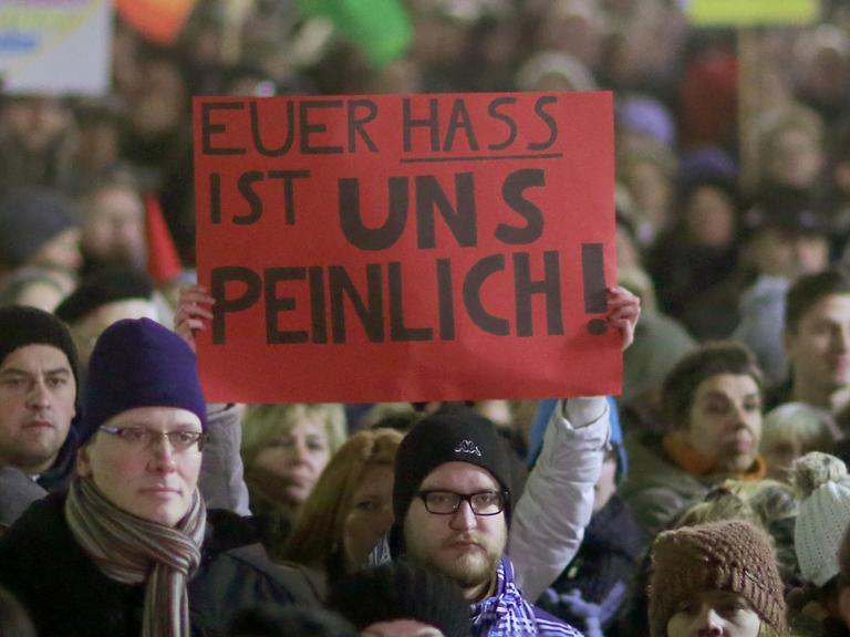 Pegida-Gegner in Wiesbaden