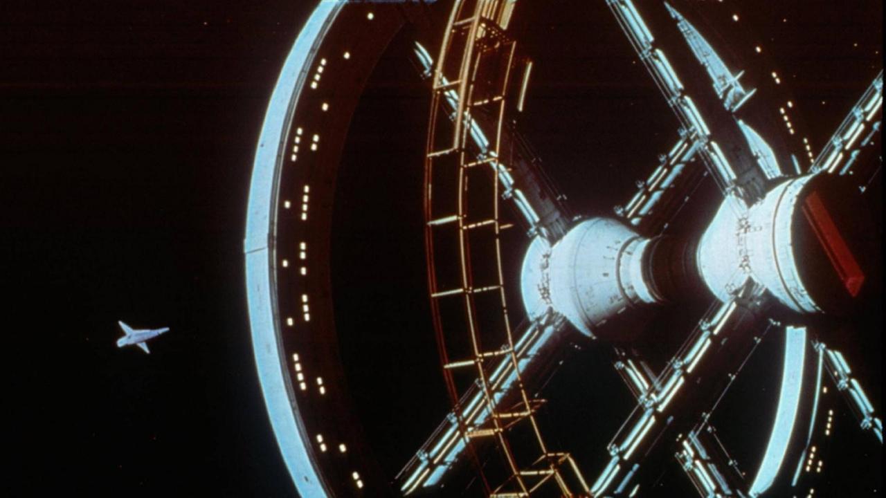 Die Raumstation in Stanley Kubricks Science-Fiction-Film "2001 - Odyssee im Weltraum" erzeugt künstliche Schwerkraft, indem sie sich um ihre eigene Achse dreht Die Raumstation in Stanley Kubricks Science-Fiction-Film "2001 - Odyssee im Weltraum" erzeugt künstliche Schwerkraft, indem sie sich um ihre eigene Achse dreht