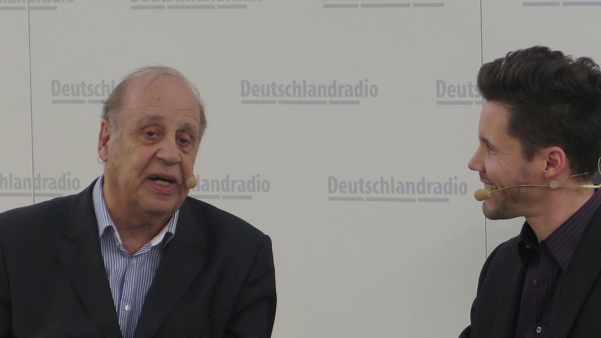 Jean Ziegler (links) mit Christian Rabhansl (Deutschlandradio) Jean Ziegler (links) mit Christian Rabhansl (Deutschlandradio)