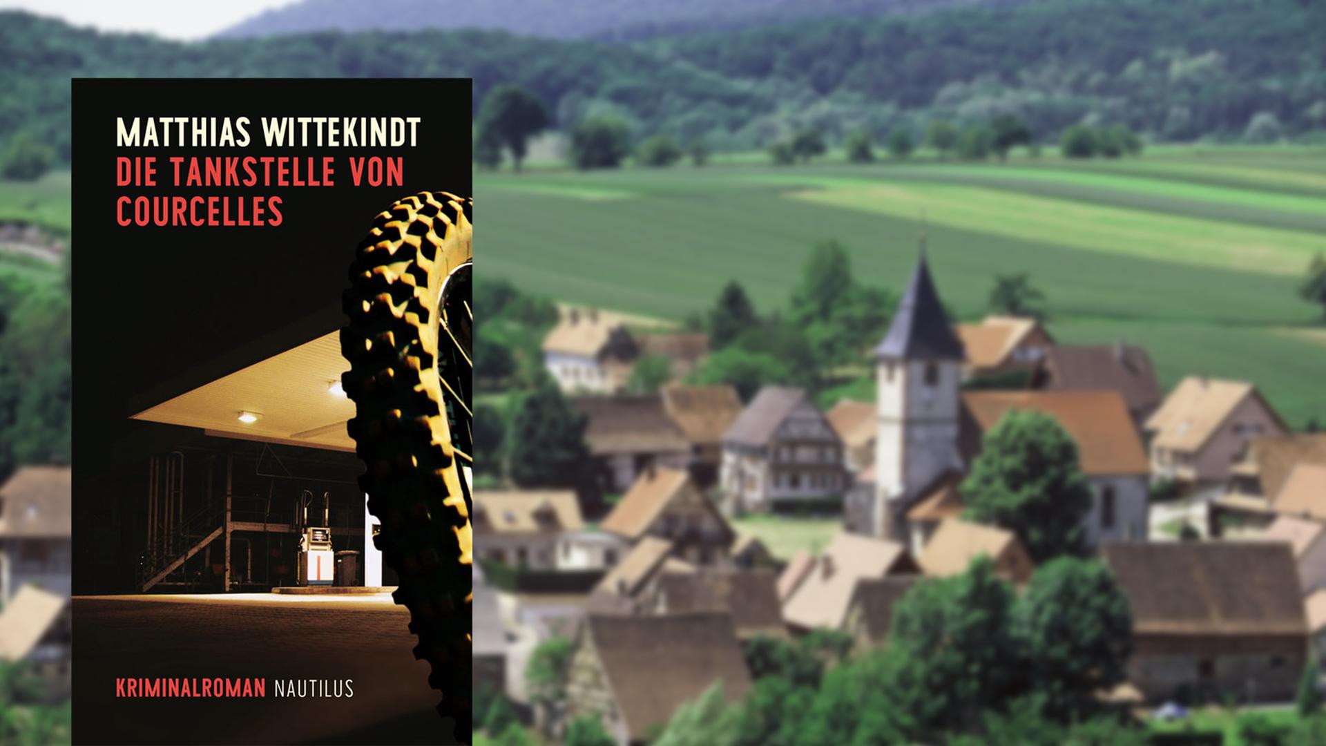 Buchcover "Die Tankstelle von Courcelles" von Matthias Wittekindt, im Hintergrund ein kleiner Ort in den Vogesen Buchcover "Die Tankstelle von Courcelles" von Matthias Wittekindt, im Hintergrund ein kleiner Ort in den Vogesen