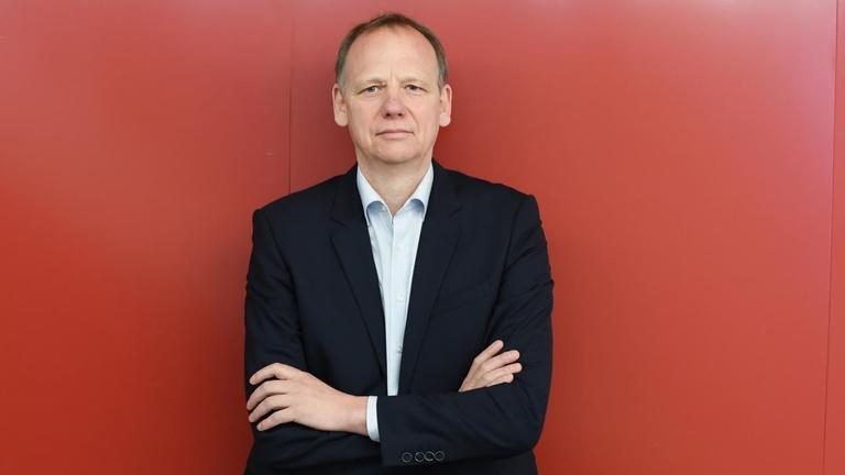 Anselm Weber ist neuer Intendant des Schauspiels Frankfurt Anselm Weber ist neuer Intendant des Schauspiels Frankfurt