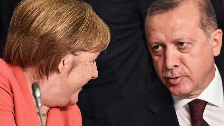 Angela Merkel und Recep Tayyip Erdogan am 23. May in Istanbul Angela Merkel und Recep Tayyip Erdogan am 23. May in Istanbul