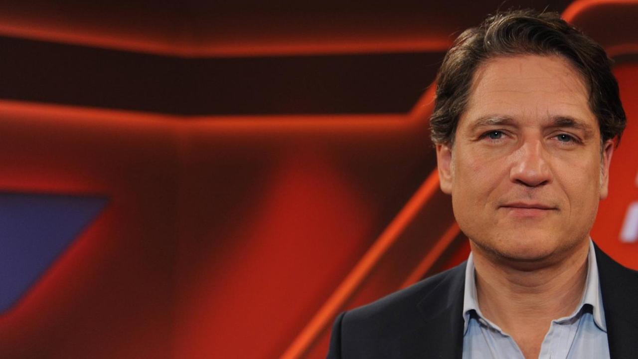 Der Publizist Jakob Augstein in einer TV-Talkshow. Der Publizist Jakob Augstein in einer TV-Talkshow.