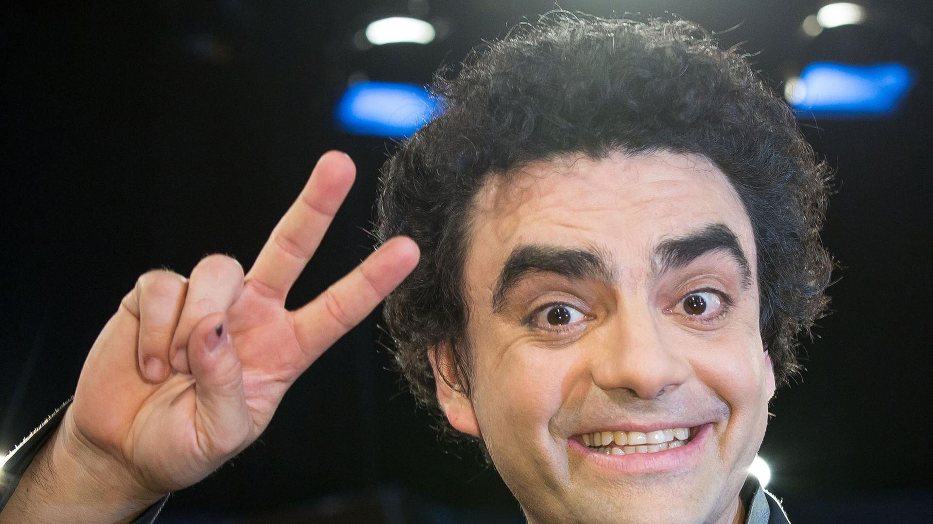 Der französisch-mexikanische Opernsänger Rolando Villazón posiert am 21.02.2014 in Hamburg vor der Aufzeichnung der "NDR Talk Show Der französisch-mexikanische Opernsänger Rolando Villazón posiert am 21.02.2014 in Hamburg vor der Aufzeichnung der "NDR Talk Show