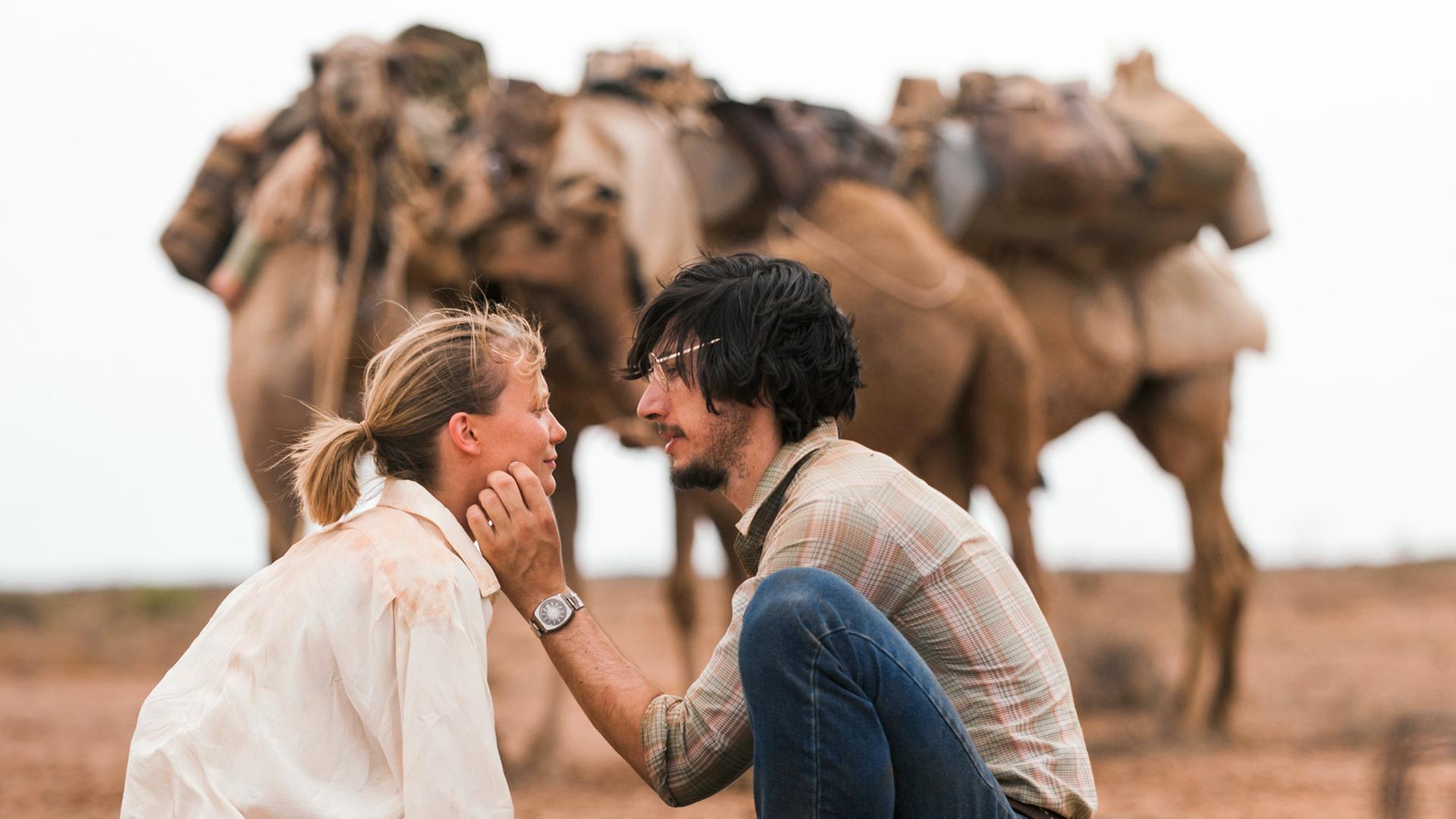 Die Schauspieler Mia Wasikowska als Robyn Davidson und Adam Driver als Rick Smolan in einer undatierten Filmszene des Kinofilms "Spuren". Das Biografie-Abenteuer kommt am 10.04.2014 in die deutschen Kinos. ACHTUNG: Verwendung nur für redaktionelle Zwecke im Zusammenhang mit der Berichterstattung über den Film und nur bei Urheber-Nennung. Die Schauspieler Mia Wasikowska als Robyn Davidson und Adam Driver als Rick Smolan in einer undatierten Filmszene des Kinofilms "Spuren". Das Biografie-Abenteuer kommt am 10.04.2014 in die deutschen Kinos. ACHTUNG: Verwendung nur für redaktionelle Zwecke im Zusammenhang mit der Berichterstattung über den Film und nur bei Urheber-Nennung.