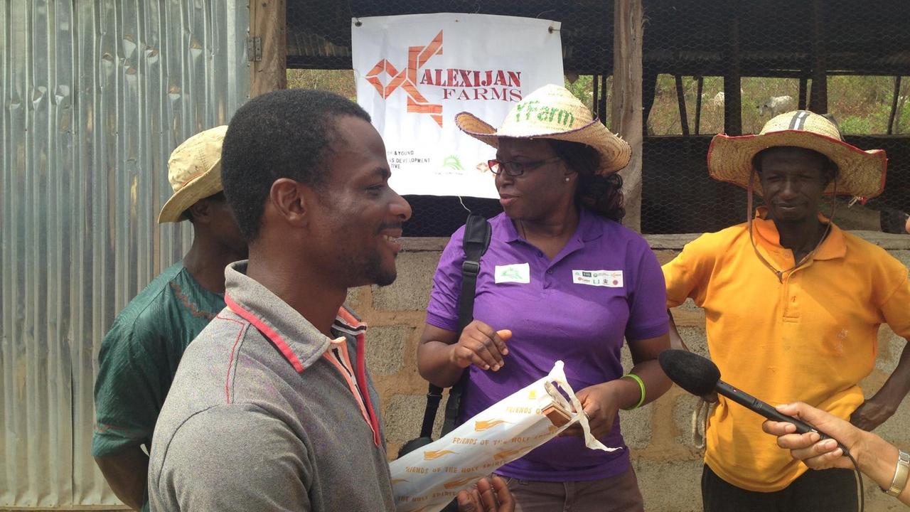 Nkiruka Nnaemego und Mitarbeiter auf der Y-Farm. Nkiruka Nnaemego und Mitarbeiter auf der Y-Farm.