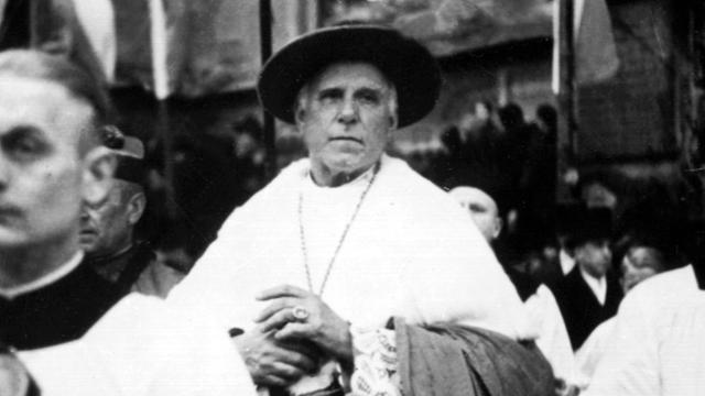 Der deutsche katholische Theologe Clemens August Graf von Galen in einer undatierten Aufnahme. Von Galen, seit 1933 Bischof von Münster, wurde für sein mutiges Verhalten im Kirchenkampf während der nationalsozialistischen Herrschaft bekannt.