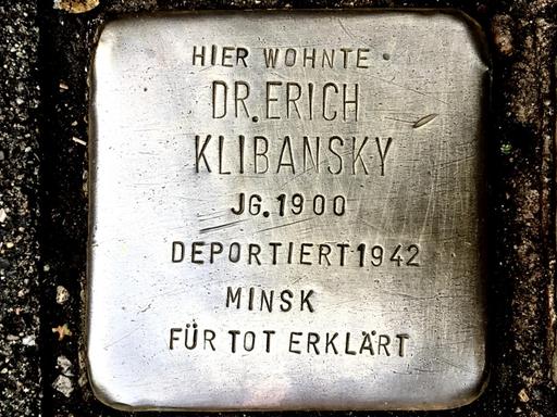 In der Volksgartenstraße 10 in Köln befindet sich der "Stolperstein" für das Gedenken an Erich Klibansky.