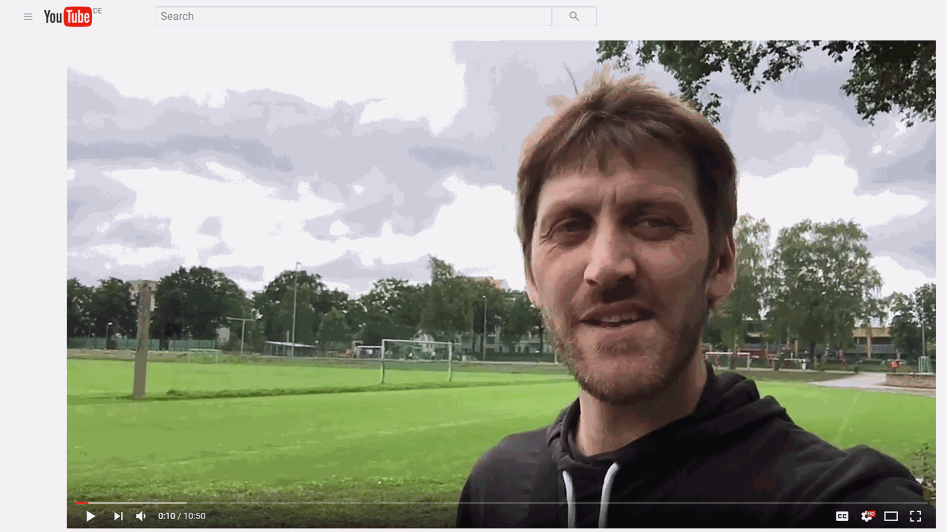 Der Brite Andy Green ist Groundhopper. Er filmt Fußballspiele und lädt die Videos auf YouTube hoch. Der Brite Andy Green ist Groundhopper. Er filmt Fußballspiele und lädt die Videos auf YouTube hoch.