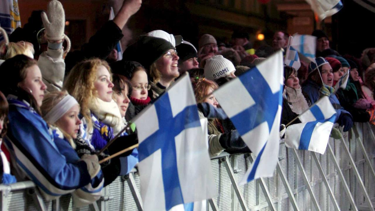 Finnen erwarten ihre Eishockey-Mannschaft in Helsinki nach den Olympischen Spielen in Turin 2006