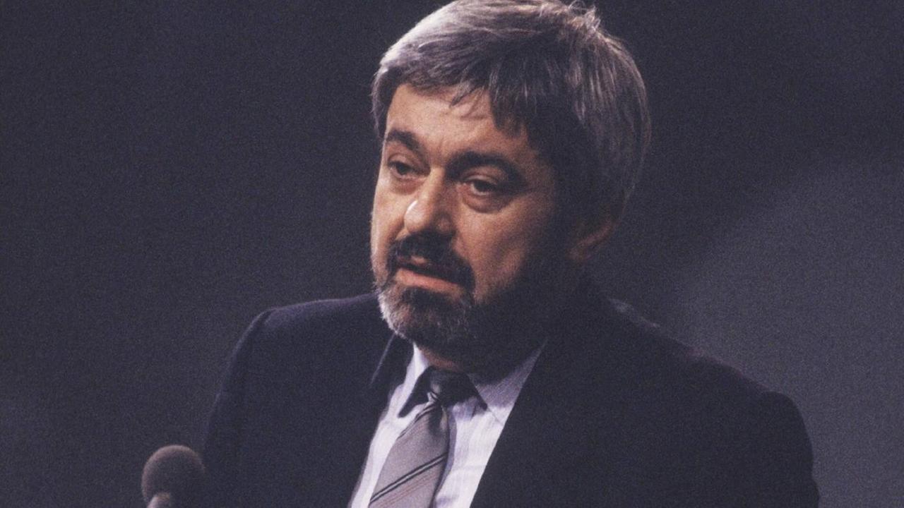 Der Autor Jurek Becker auf einer Aufnahme aus dem Jahr 1986. Der Autor Jurek Becker auf einer Aufnahme aus dem Jahr 1986.