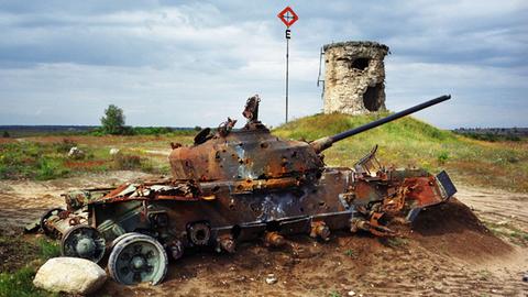 Ein rostiger Panzer auf einem ehemaligen Sowjetischen Truppenübungsplatz in Sachsen-Anhalt.