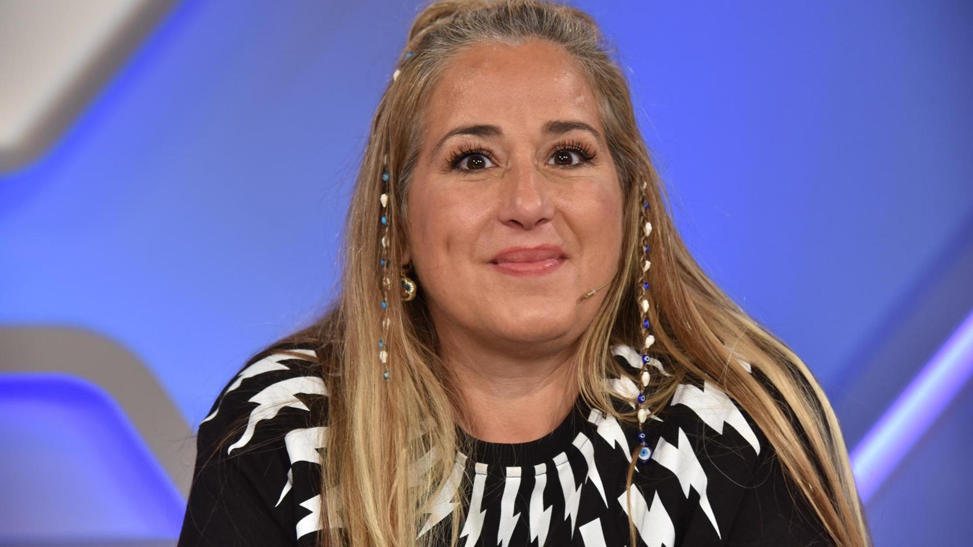 Die Kabarettistin Idil Baydar im August 2019 zu Gast in der ARD-Talkshow "Maischberger" Die Kabarettistin Idil Baydar im August 2019 zu Gast in der ARD-Talkshow "Maischberger"