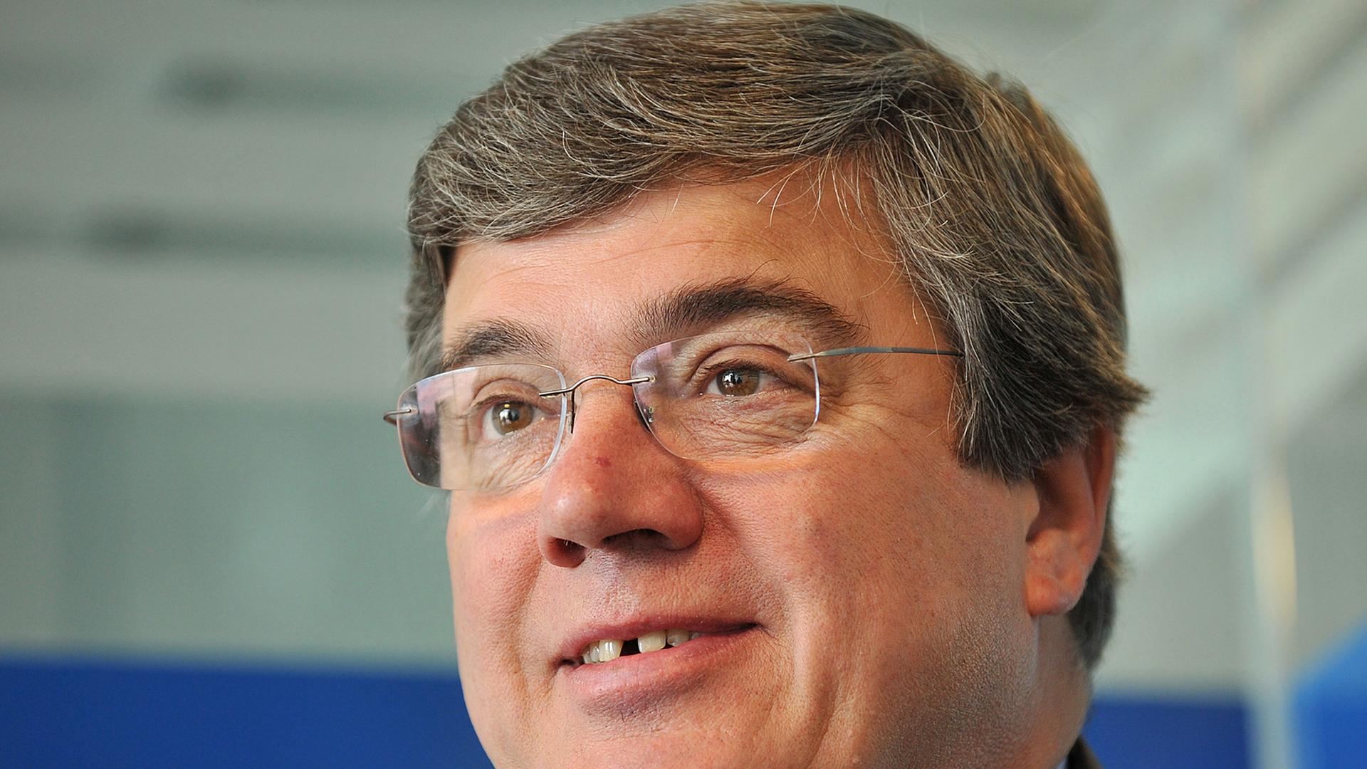 Porträtbild von Peter Clarke Porträtbild von Peter Clarke