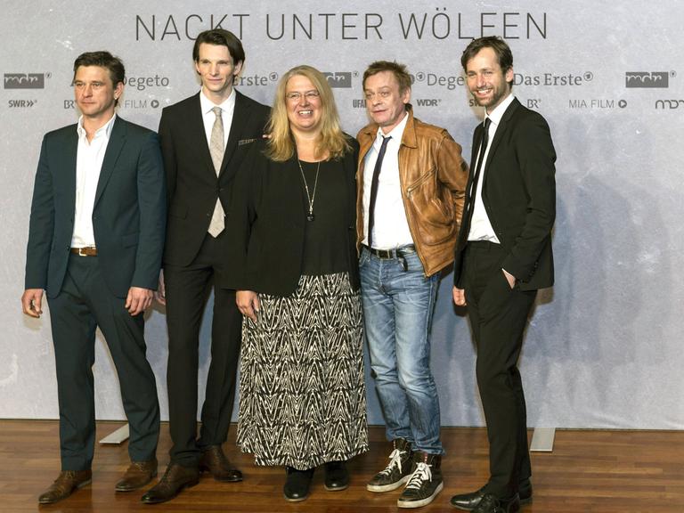 Peter Schneider, Sabin Tambrea, Jana Brandt, Sylvester Groth und Florian Stetter (v. links) bei der Premiere des ARD Fernsehfilms "Nackt unter Wölfen"