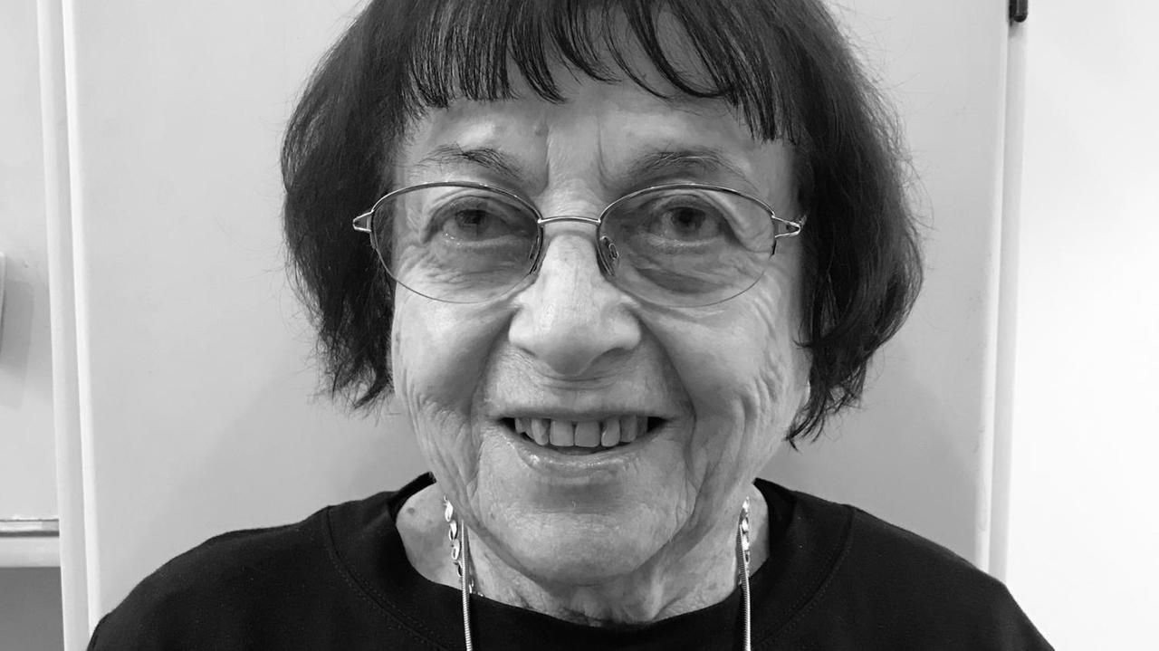 Schwarzweiß-Porträt der Literaturwissenschaftlerin Irena Veisaitė. Schwarzweiß-Porträt der Literaturwissenschaftlerin Irena Veisaitė.