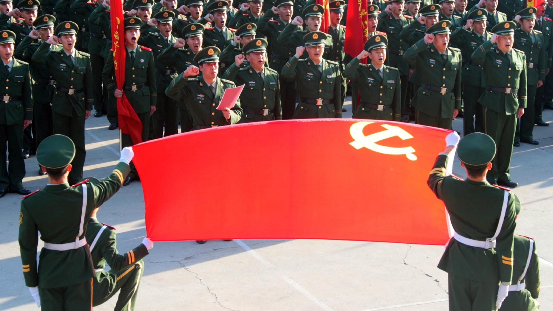 China tut alles, um militärisch im Konzert der Großen mitzuspielen. China tut alles, um militärisch im Konzert der Großen mitzuspielen.