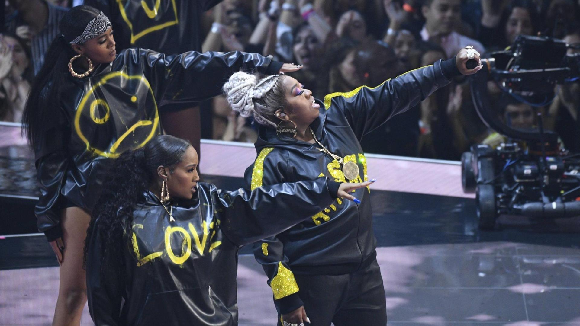 Missy Elliott performt auf der Bühne bei den MTV Music Awards Missy Elliott performt auf der Bühne bei den MTV Music Awards