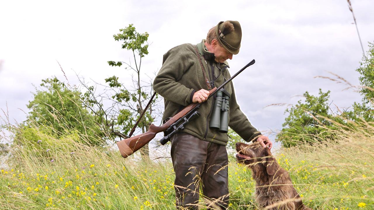 Eckhard Fuhr vs. Rainer Hagencord Gehört die Flinte ins Korn