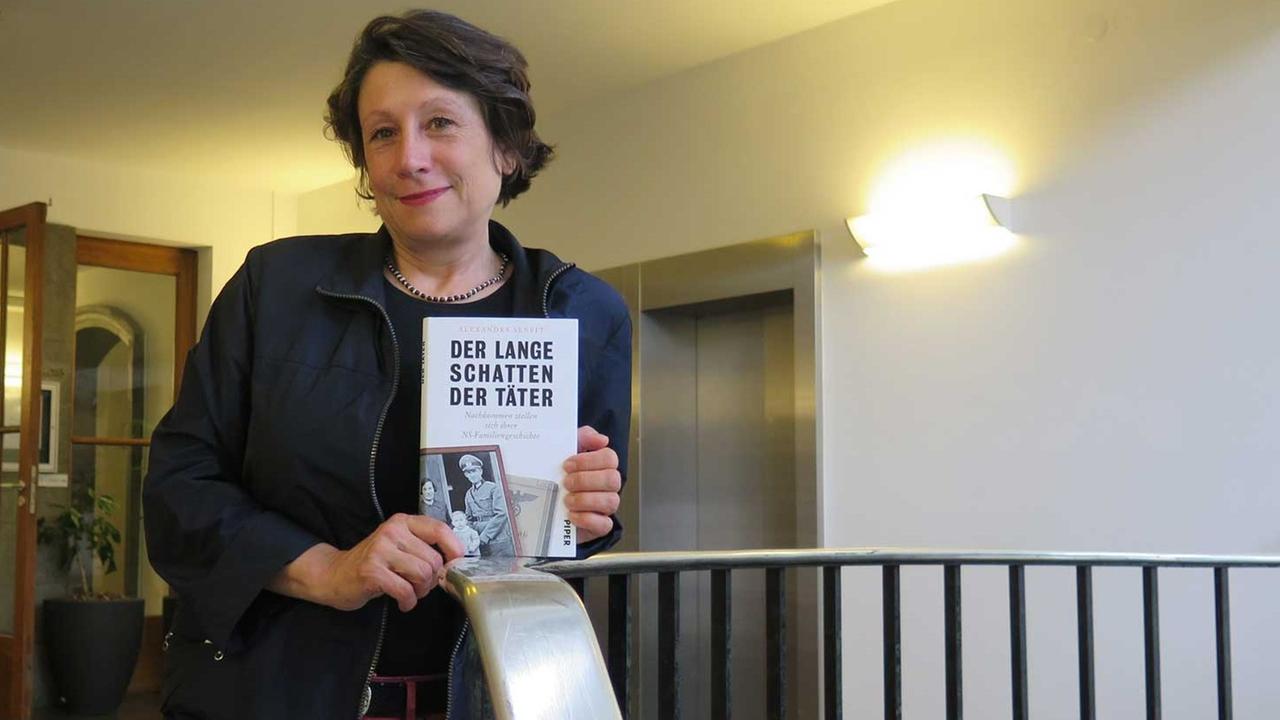 Alexandra Senfft, Autorin des Buches "Der lange Schatten der Täter: Nachkommen stellen sich ihrer NS-Familiengeschichte" (Piper Verlag), zu Gast bei Deutschlandradio Kultur Alexandra Senfft, Autorin des Buches "Der lange Schatten der Täter: Nachkommen stellen sich ihrer NS-Familiengeschichte" (Piper Verlag), zu Gast bei Deutschlandradio Kultur