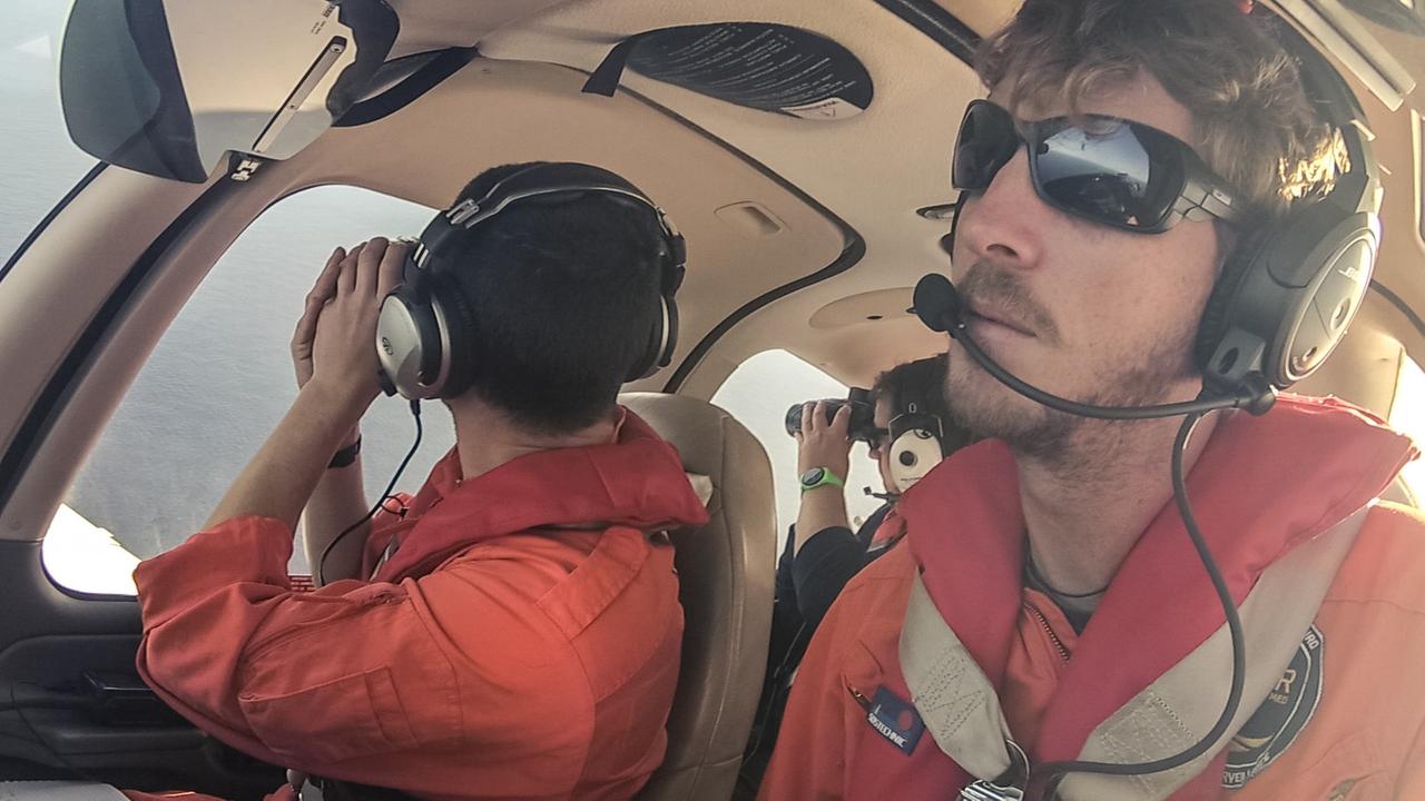 Blick aus dem Rettungsflugzeug 'Moonbird' auf das Mittelmeer, auf der Suche nach Flüchtlingsbooten