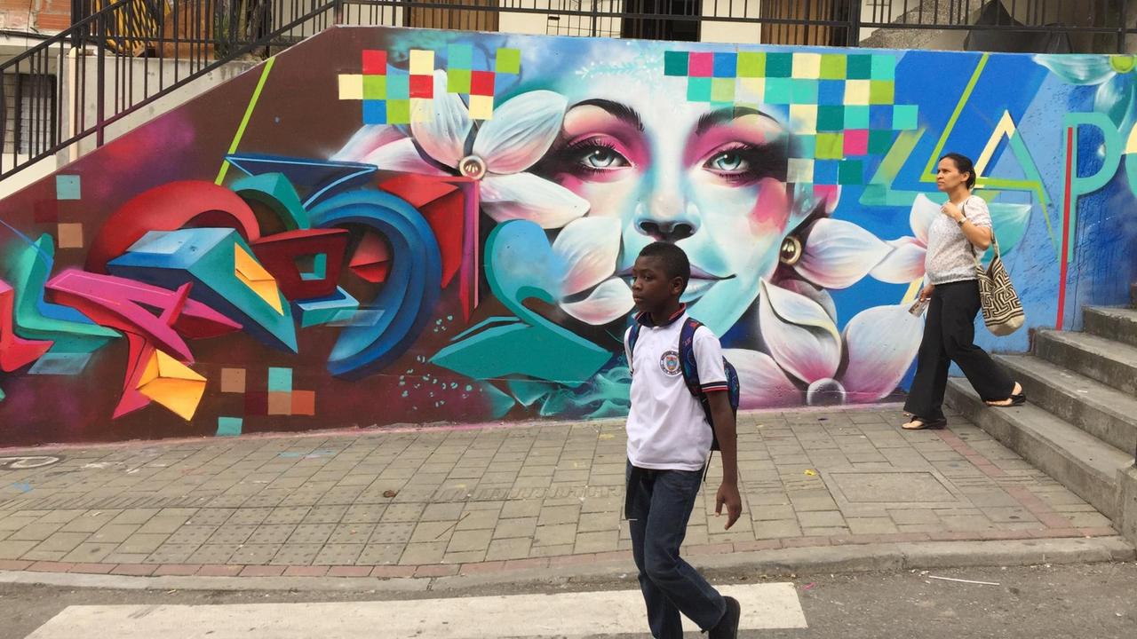 Graffiti an einer Mauer in Medellin, Kolumbien