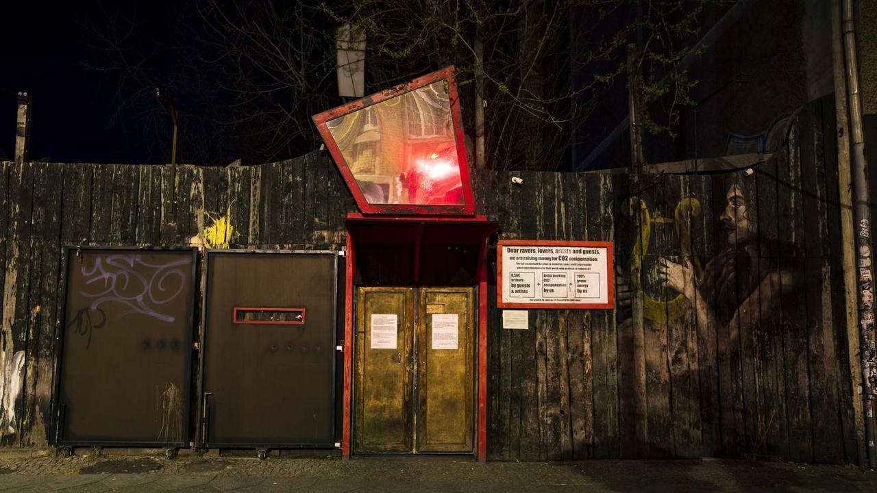 Die verwaiste Eingangssituation des Berliner Clubs "Wilde Renate". Die verwaiste Eingangssituation des Berliner Clubs "Wilde Renate".
