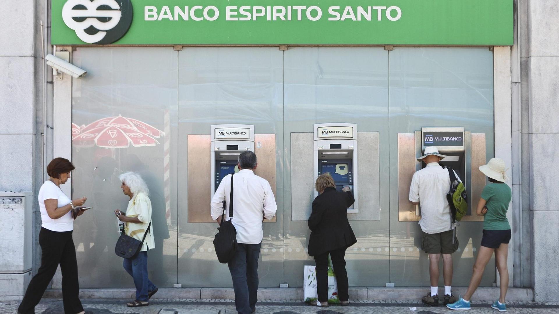 Die portugiesische Bank Espirito Santo in Lissabon Die portugiesische Bank Espirito Santo in Lissabon