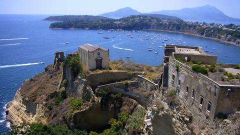 Die Festung der Terra Murata auf der italienischen Insel Procida.