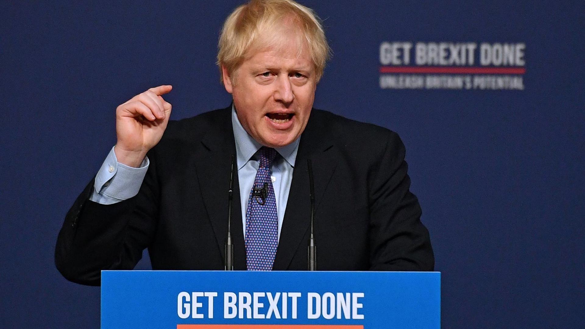 Der britische Premierminister Boris Johnson stellt das neue Wahlprogramm seiner Partei vor. Der britische Premierminister Boris Johnson stellt das neue Wahlprogramm seiner Partei vor.