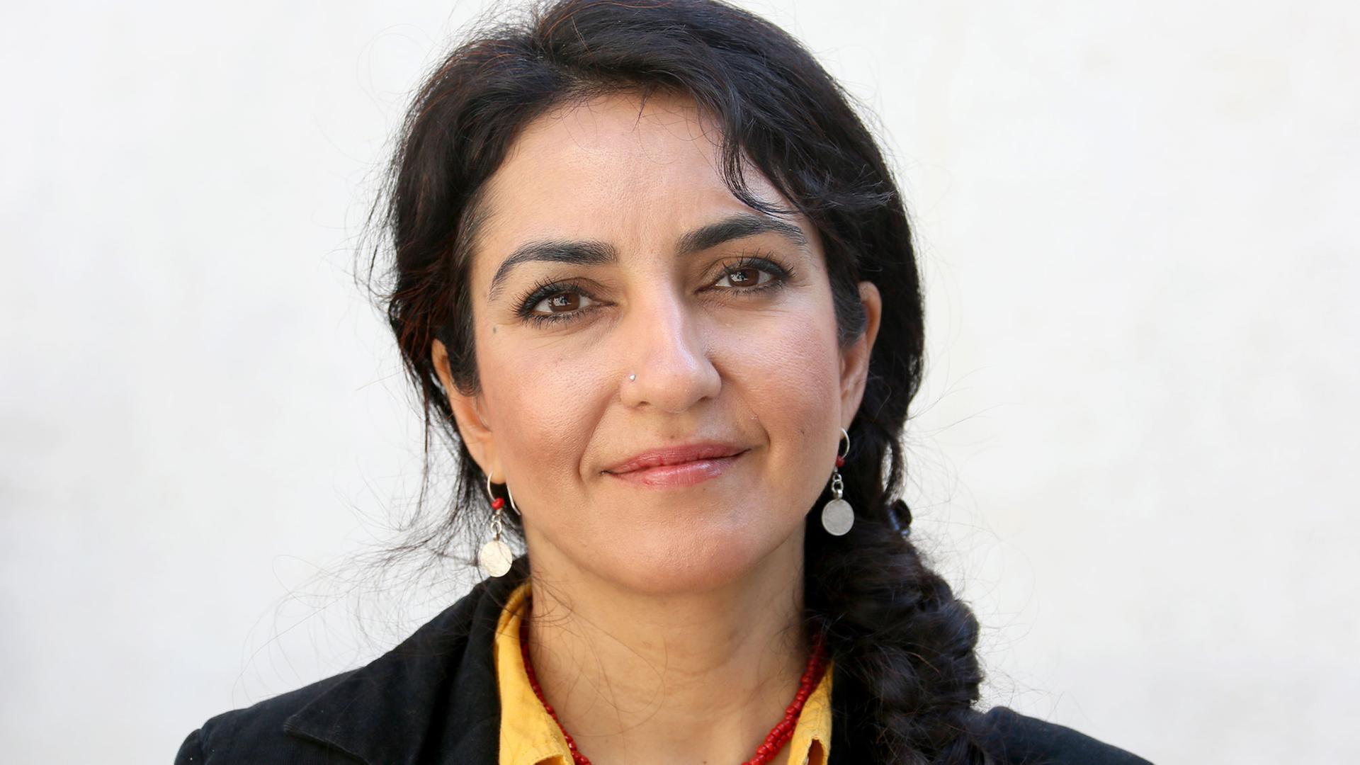 Die Vorstandssprecherin des Türkischen Bundes Berlin-Brandenburg (TBB), Ayse Demir, besucht die Mevlana-Moschee am 24.08.2014 in Berlin Kreuzberg Die Vorstandssprecherin des Türkischen Bundes Berlin-Brandenburg (TBB), Ayse Demir, besucht die Mevlana-Moschee am 24.08.2014 in Berlin Kreuzberg