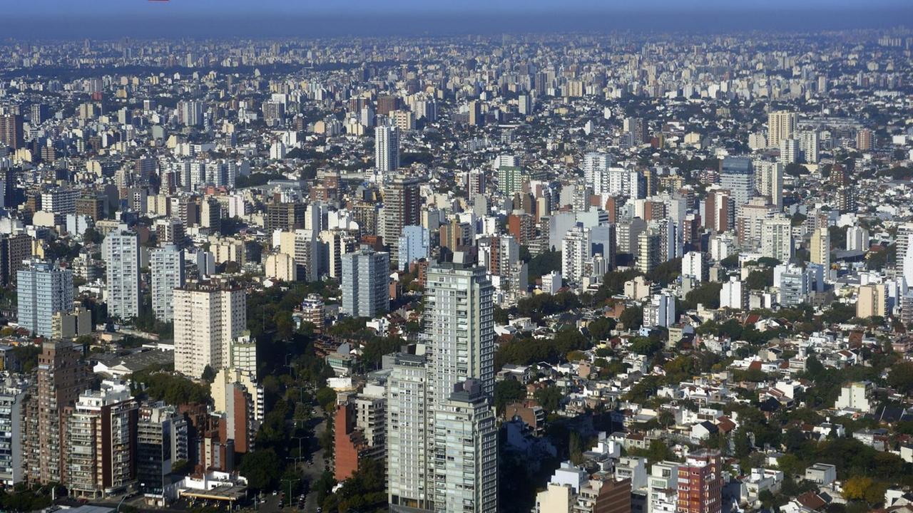 Häusermeer von Buenos Aires aus der Luft gesehen