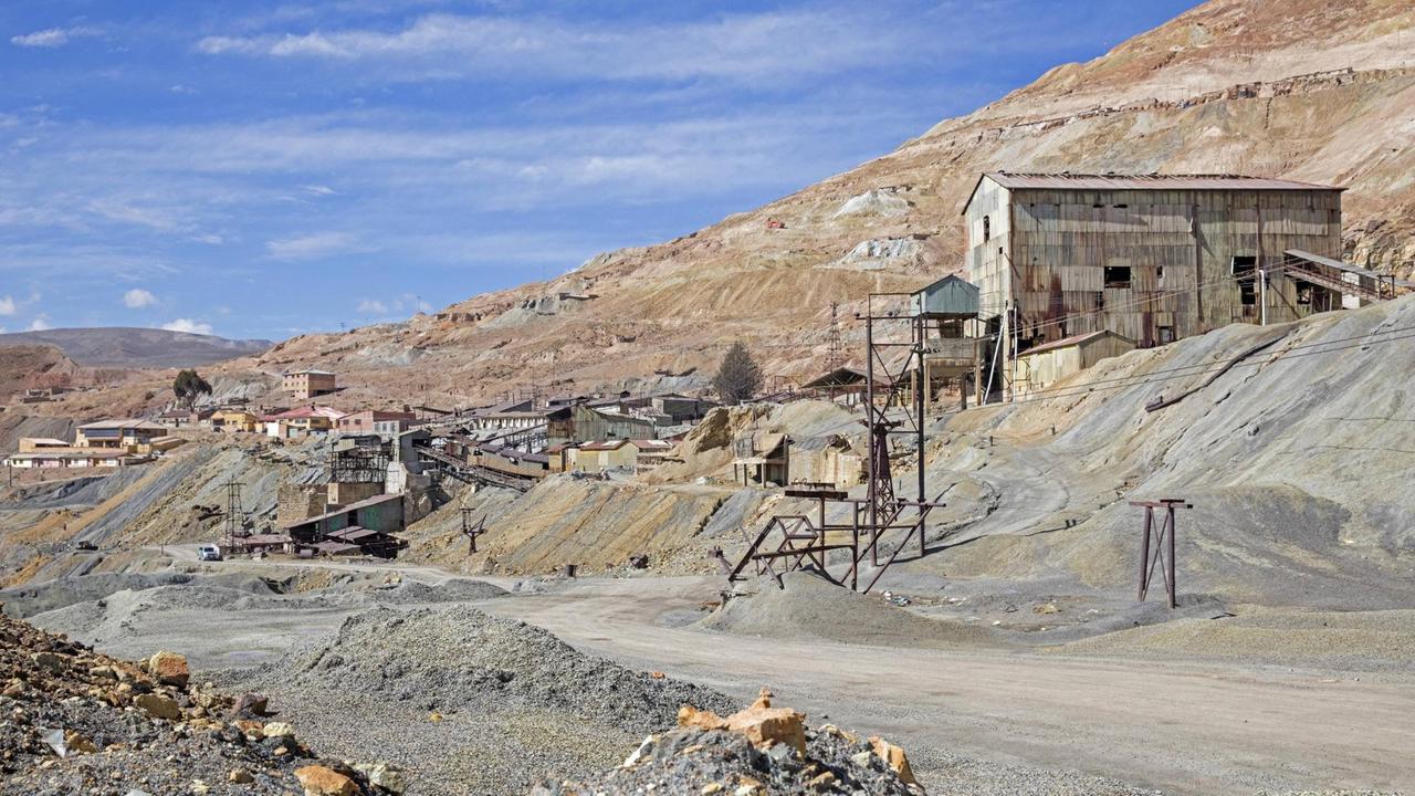Gebäude bei der Silbermine bei Cerro Rico de Potosi in Bolivien. Gebäude bei der Silbermine bei Cerro Rico de Potosi in Bolivien.