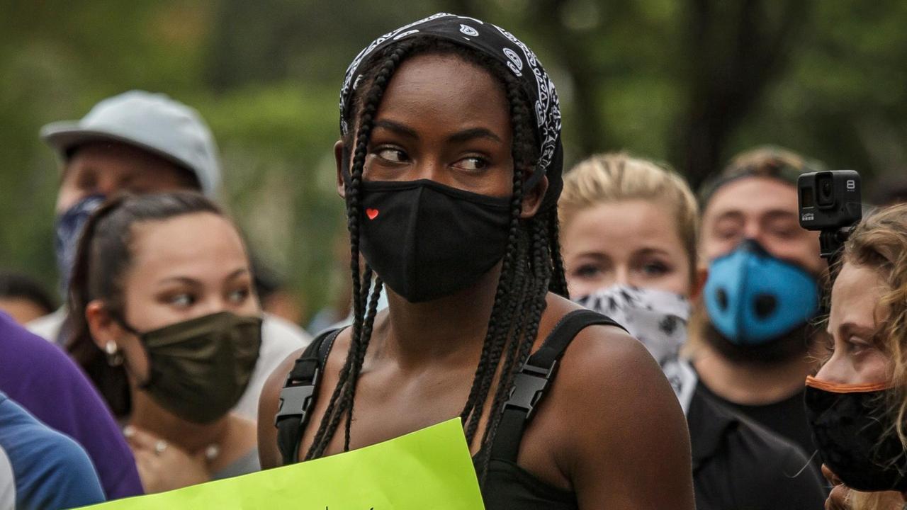 Tennis Star Coco Gauff mit Gesichtsmaske, auf der "Black Lives Matter"-Demonstration in Delray Beach Tennis Star Coco Gauff mit Gesichtsmaske, auf der "Black Lives Matter"-Demonstration in Delray Beach