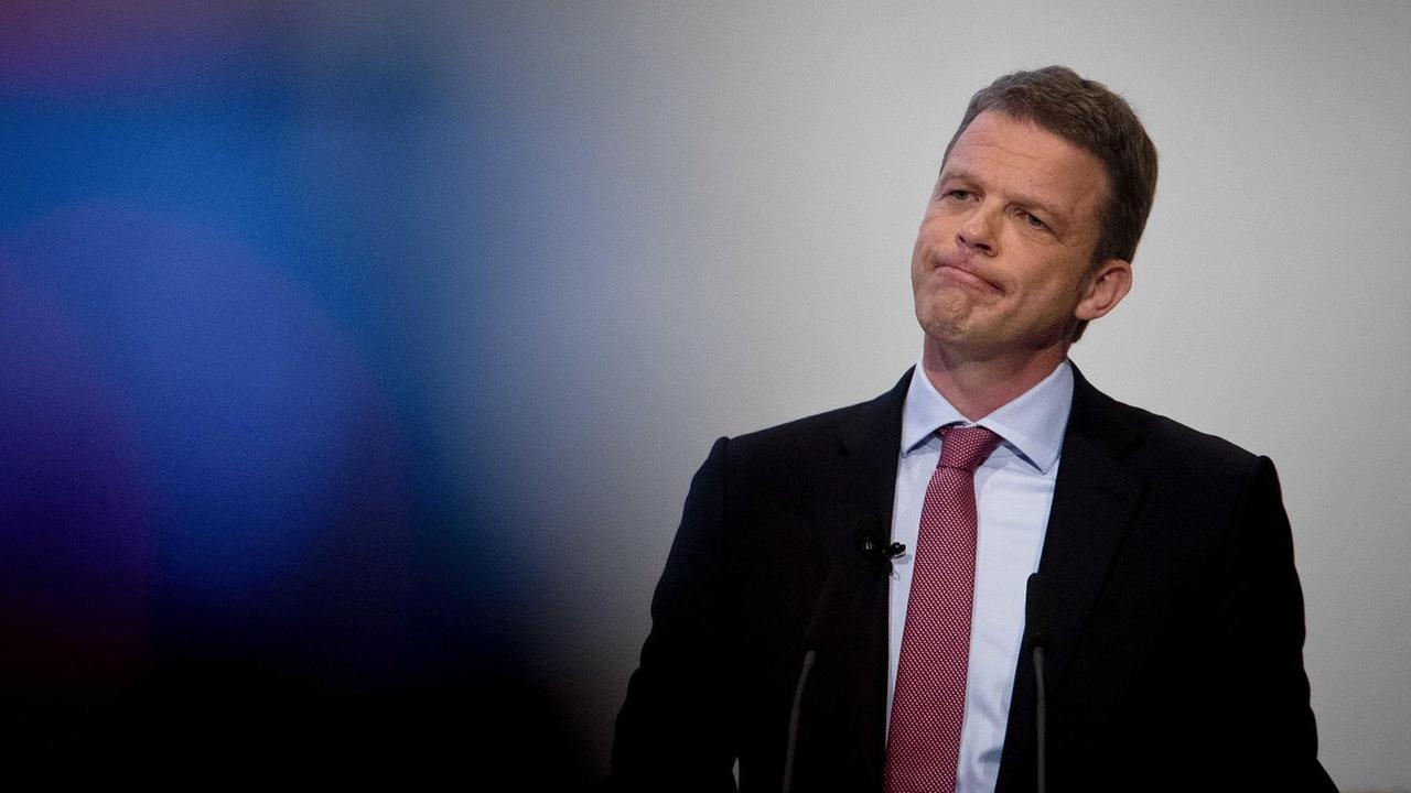 New CEO of Deutsche Bank Christian Sewing speaks at the annual meeting of the bank in Frankfurt, Germany, Thursday, May 24, 2018.(AP Photo/Michael Probst) New CEO of Deutsche Bank Christian Sewing speaks at the annual meeting of the bank in Frankfurt, Germany, Thursday, May 24, 2018.(AP Photo/Michael Probst)