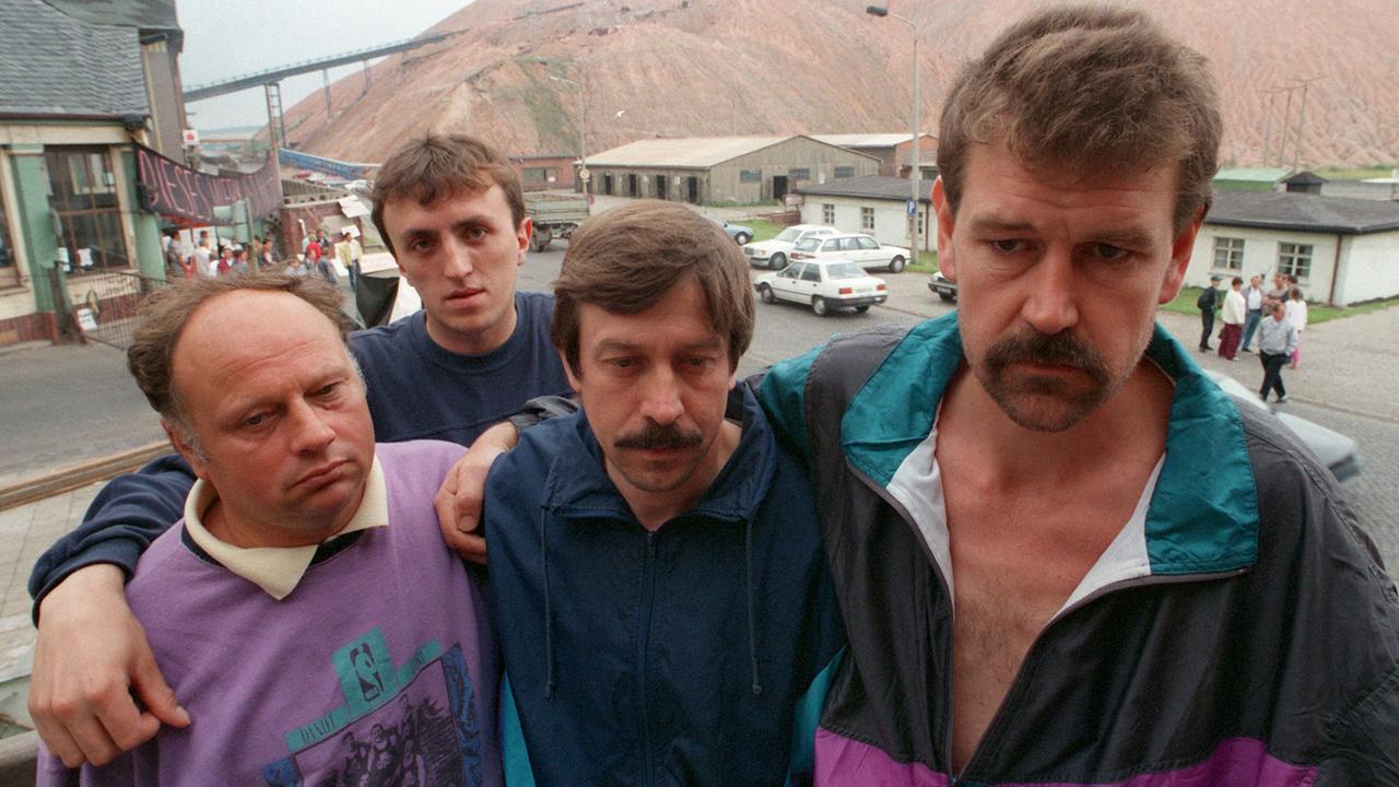 Seit 02.07.1993 sind die Bergleute der Kaligrube Bischofferode Gerd Jensel, Willibald Nebel, Frank Siegers und Manfred Lackner (v.r.) im Hungerstreik. Insgesamt 42 Kalikumpel sind in Hungerstreik getreten Seit 02.07.1993 sind die Bergleute der Kaligrube Bischofferode Gerd Jensel, Willibald Nebel, Frank Siegers und Manfred Lackner (v.r.) im Hungerstreik. Insgesamt 42 Kalikumpel sind in Hungerstreik getreten