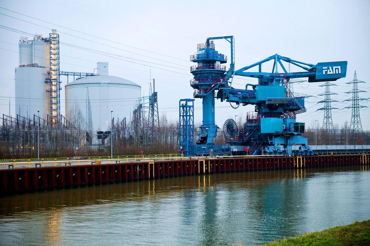 Eon-Kraftwerk Datteln 4 beim Dortmund-Ems-Kanal Eon-Kraftwerk Datteln 4 beim Dortmund-Ems-Kanal