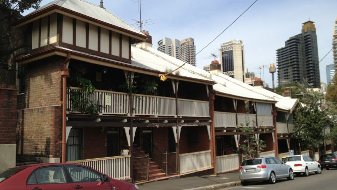 High Street im früheren Arbeiterviertel Millers Point in Sydney High Street im früheren Arbeiterviertel Millers Point in Sydney