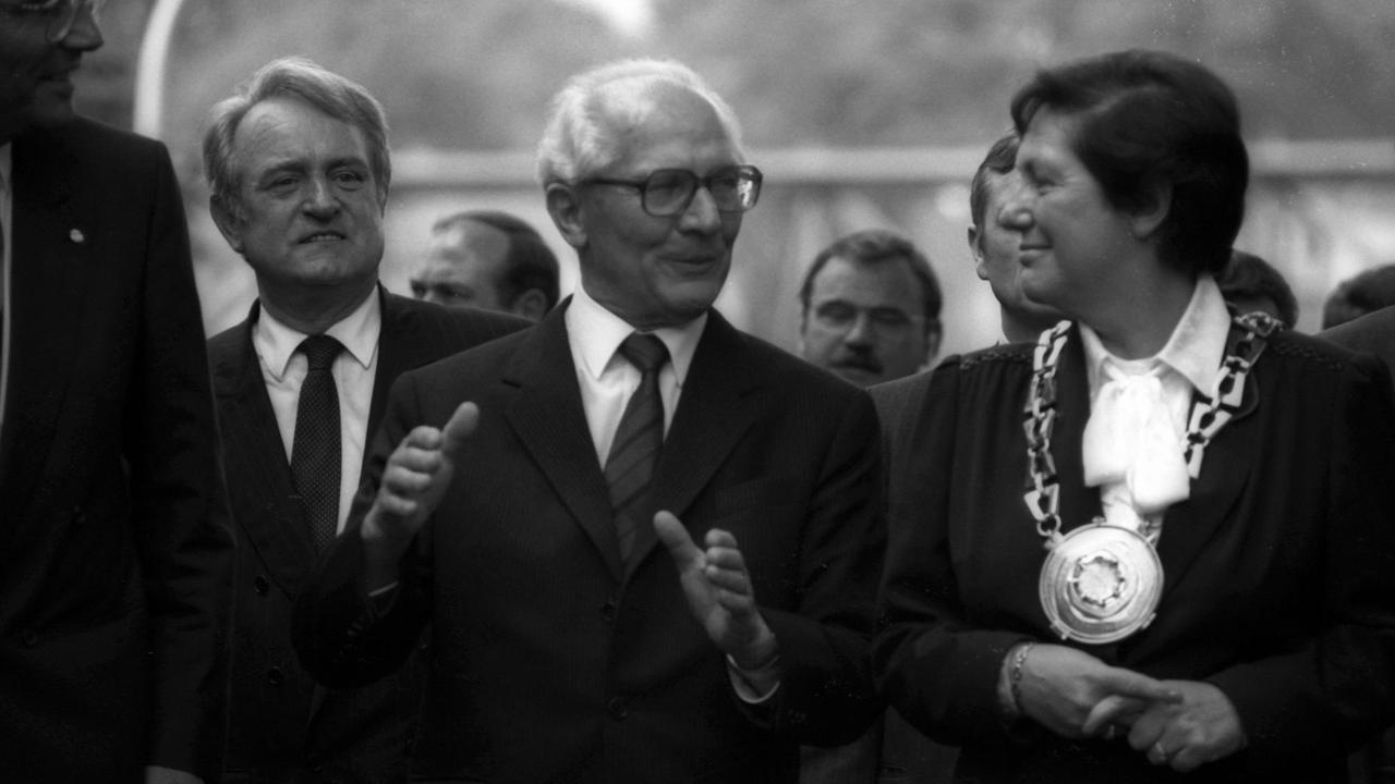 Erich Honecker mit Johannes Rau und Wuppertals Oberbürgermeisterin Ursula Kraus Erich Honecker mit Johannes Rau und Wuppertals Oberbürgermeisterin Ursula Kraus