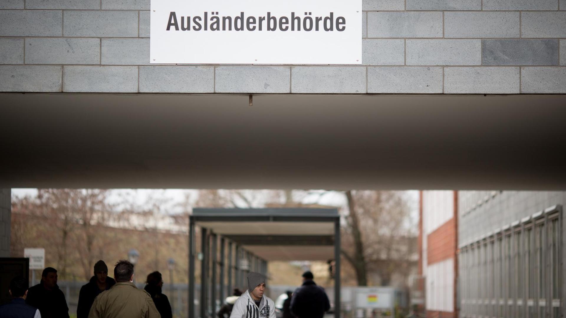 Die Ausländerbehörde am 22.12.2015 in Berlin Die Ausländerbehörde am 22.12.2015 in Berlin